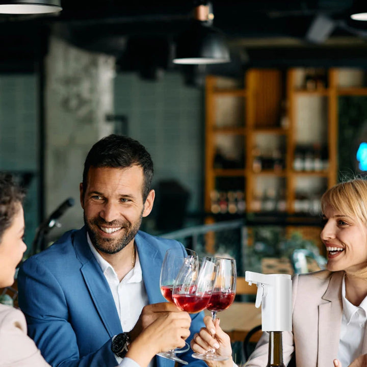 2025 New Portable Mini Automatic Wine Decanter Electric Wine Aerator and Dispenser Charging and Distribution